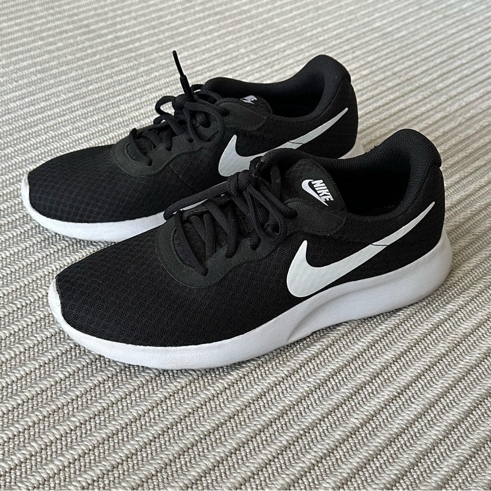 Women’s Nike Tanjun Black and White Running Shoes - Size 8.5